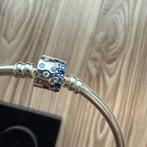 NWT Pandora Sparkling Barrel Clasp Bangle Charm Bracelet - Picture 7 of 11